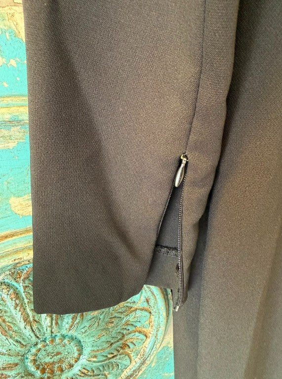 Vestido Negro Con Escote Malla