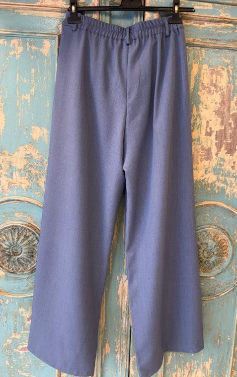 Pantalón cruzado pinzas marcadas dos botones