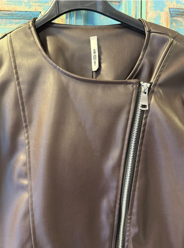 Chaqueta Biker Con Volantes Efecto Piel