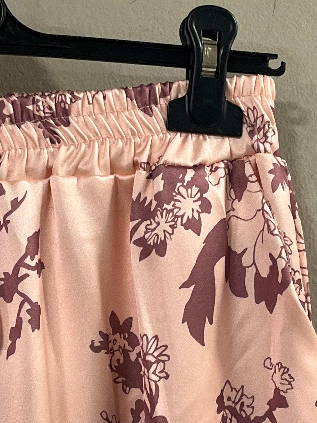 Conjunto de Traje Satinado con Estampado Floral