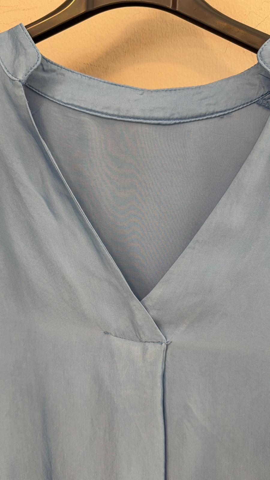 Blusa Oversize Satinada Azul Claro