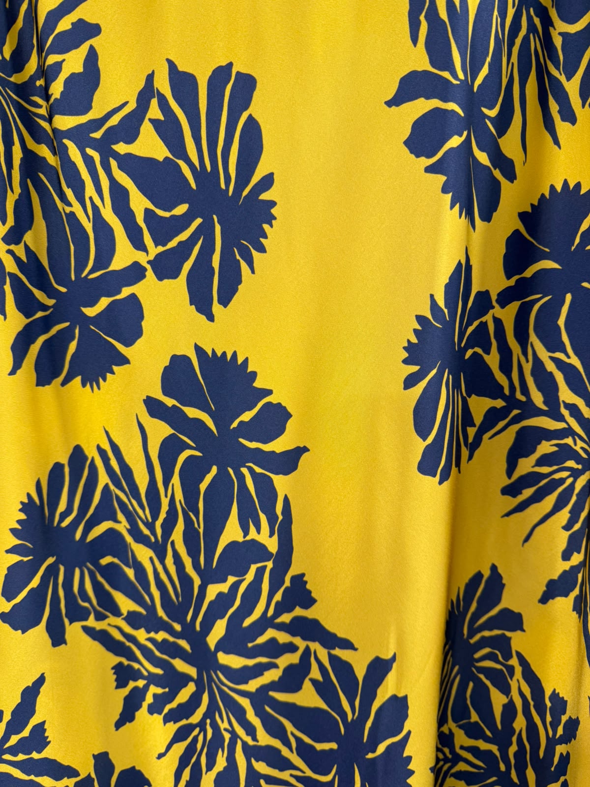Falda Satinada Amarilla print hojas azules