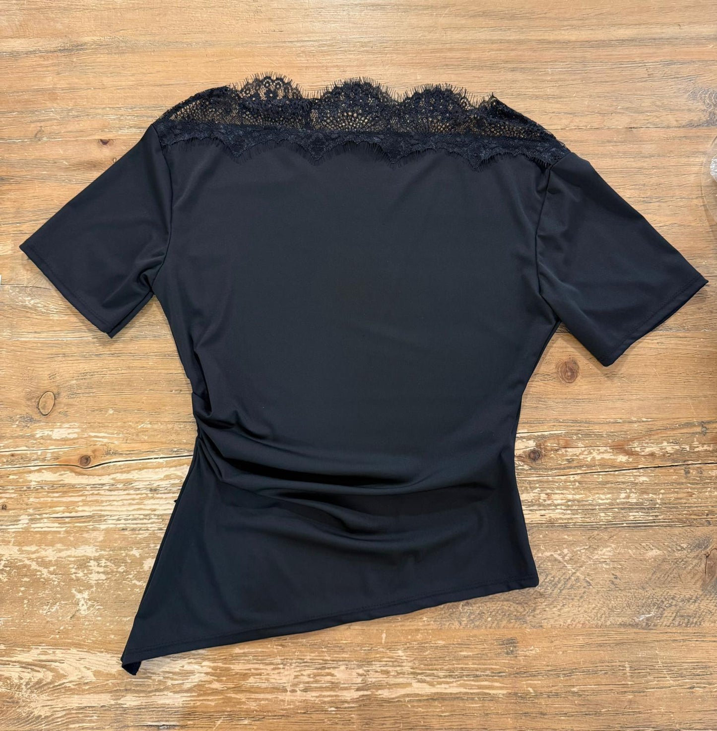 Top seda fría encaje escote