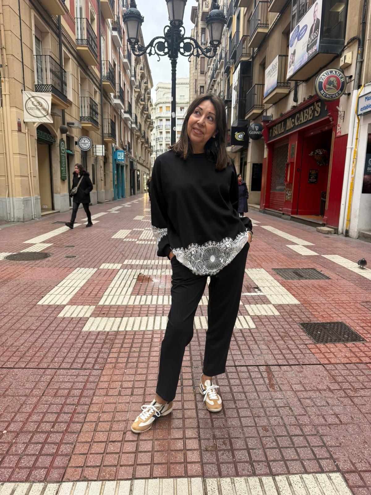 Sudadera con Encaje
