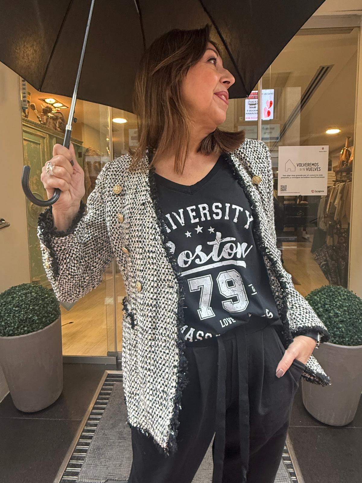 Blazer Tweed con Flecos y Botones Dorados