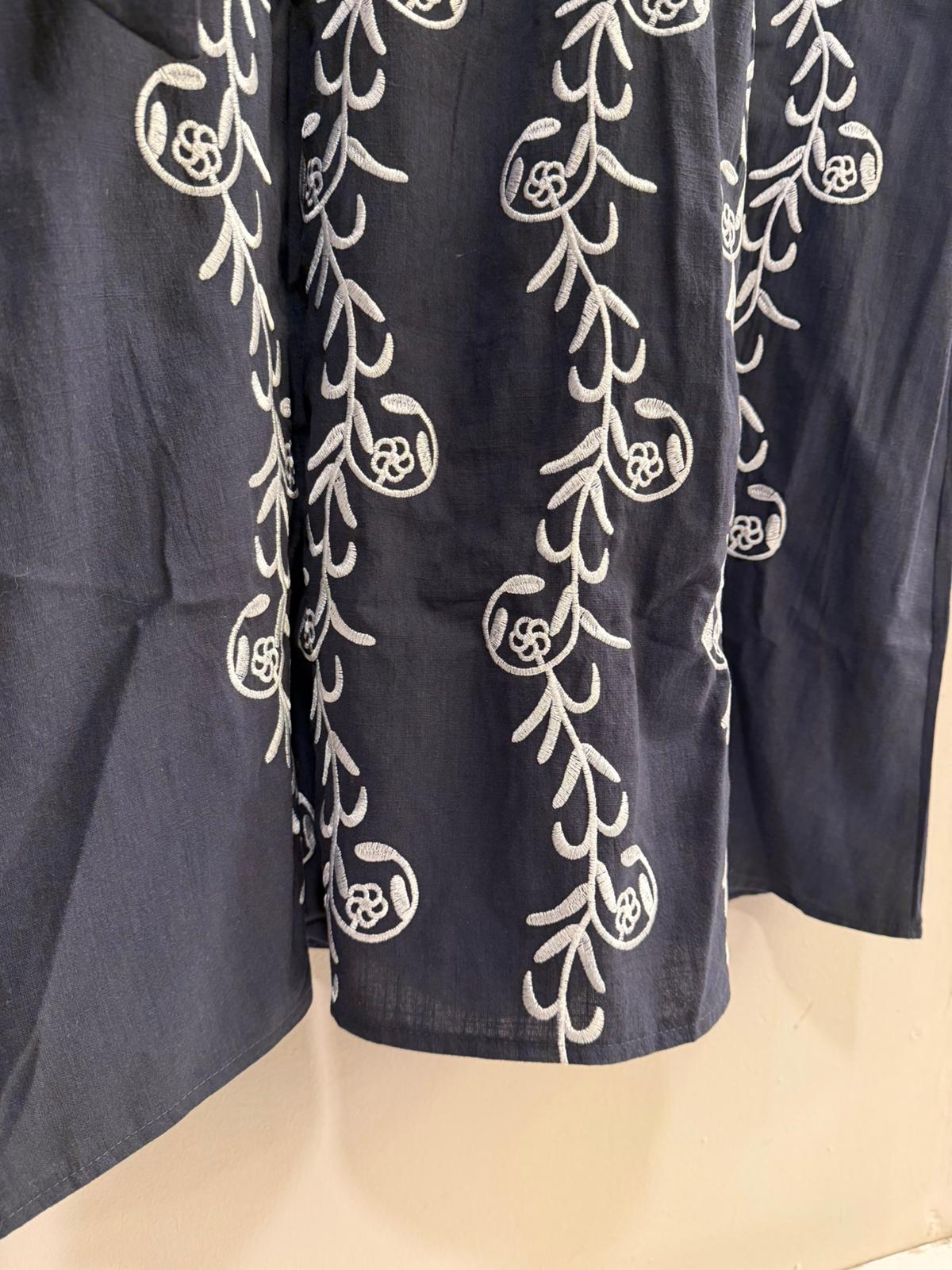 Vestido Midi Negro Bordado Floral