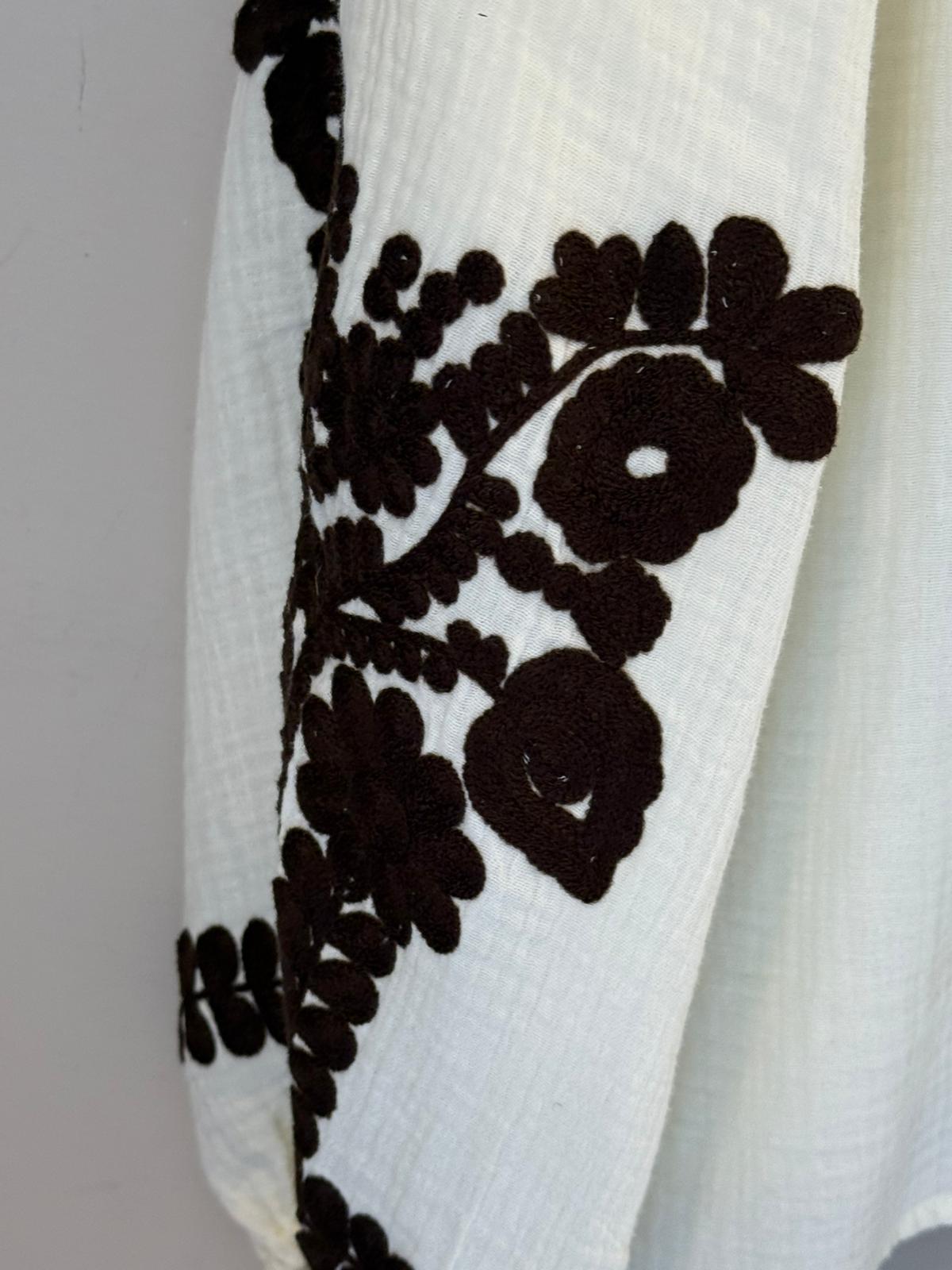 Blusa Bordada Laurel