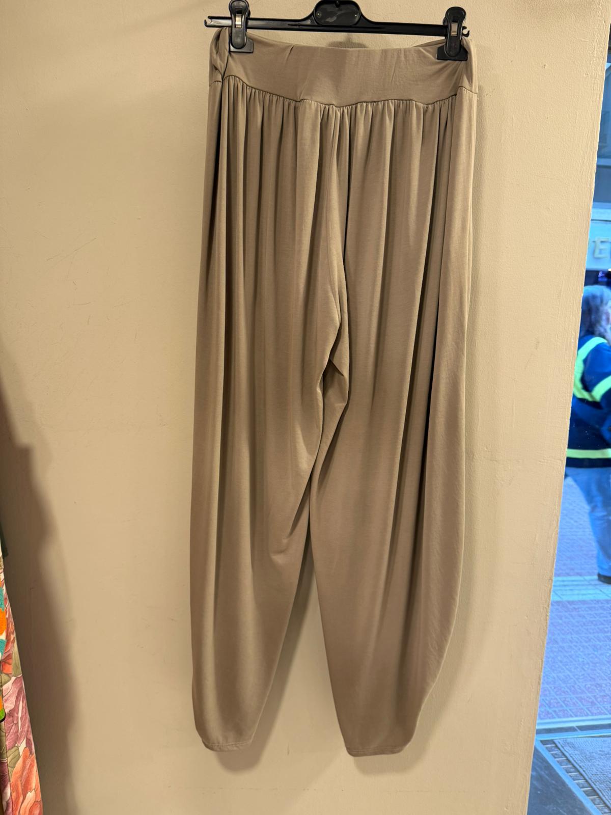 Conjunto Camiseta Oversize y Pantalón pinzas