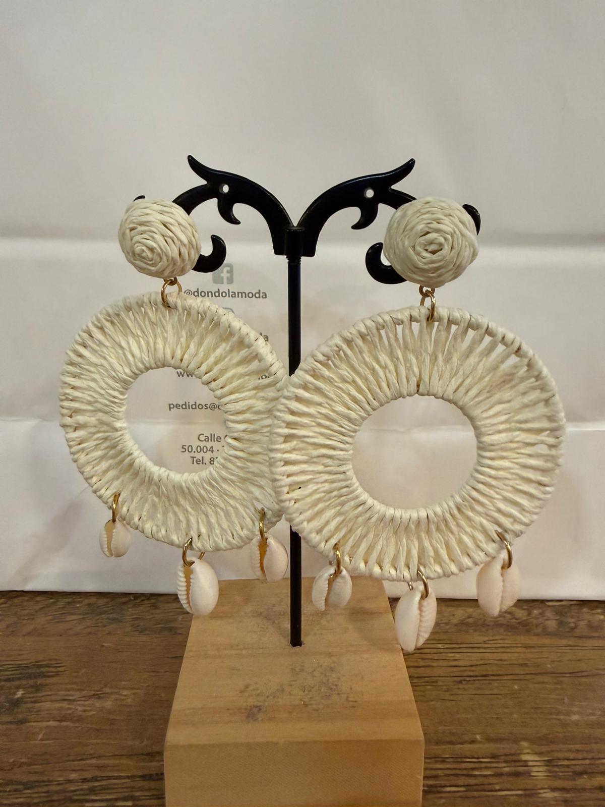 Pendientes Aro Tejido Fibra Natural con Conchitas