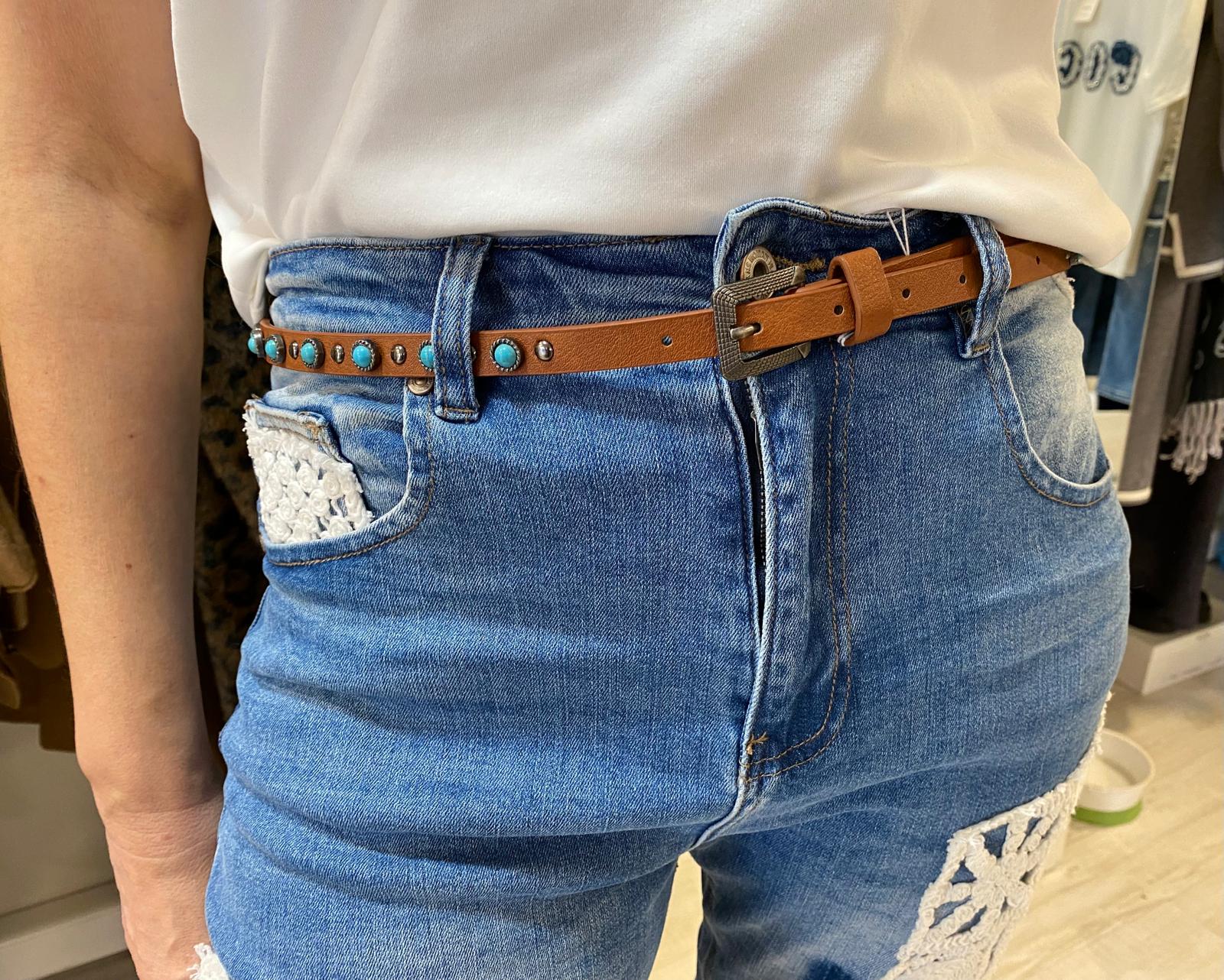 Cinturón fino tachuelas y turquesas DONDOLA