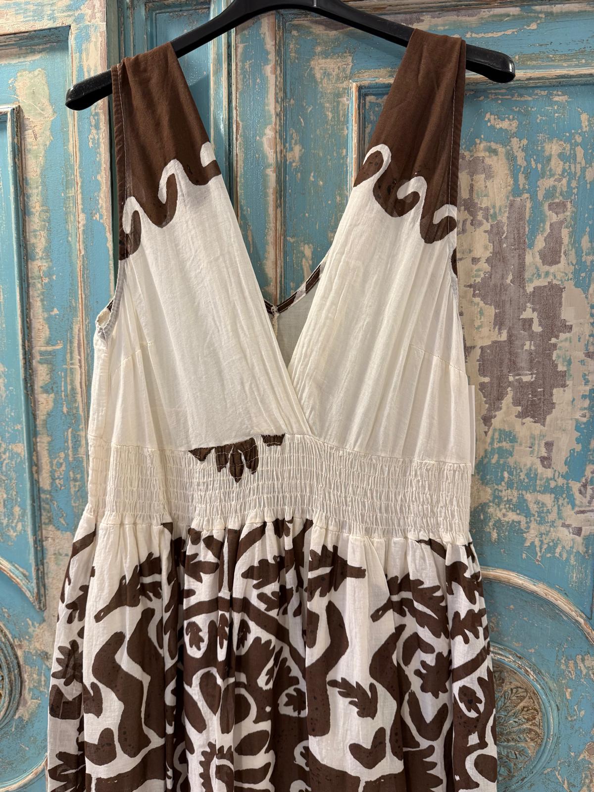 Vestido escote pico estampado chocolate DONDOLA