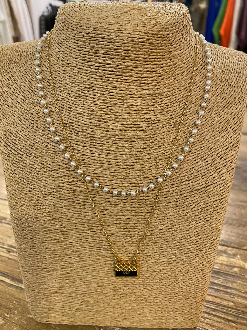 Collar doble perlitas y bolsito DONDOLA