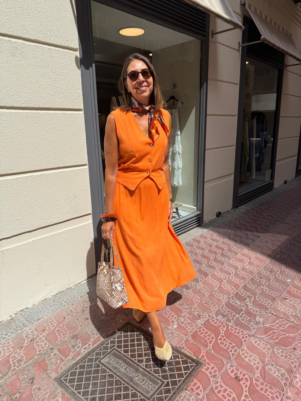Conjunto naranja chaleco y falda con lino DONDOLA