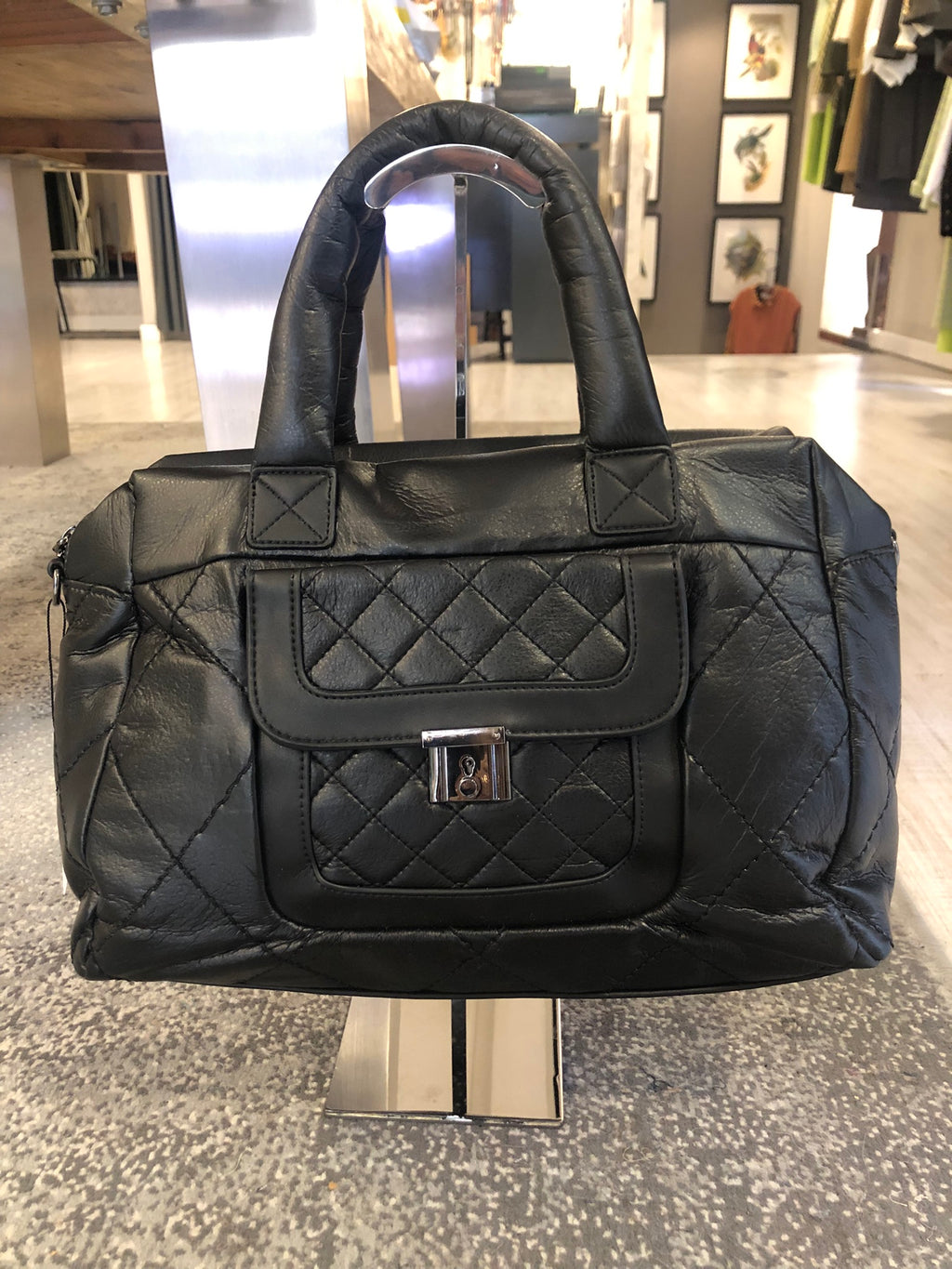 Bolso de mano negro acolchado bolsillo central “DONDOLA”