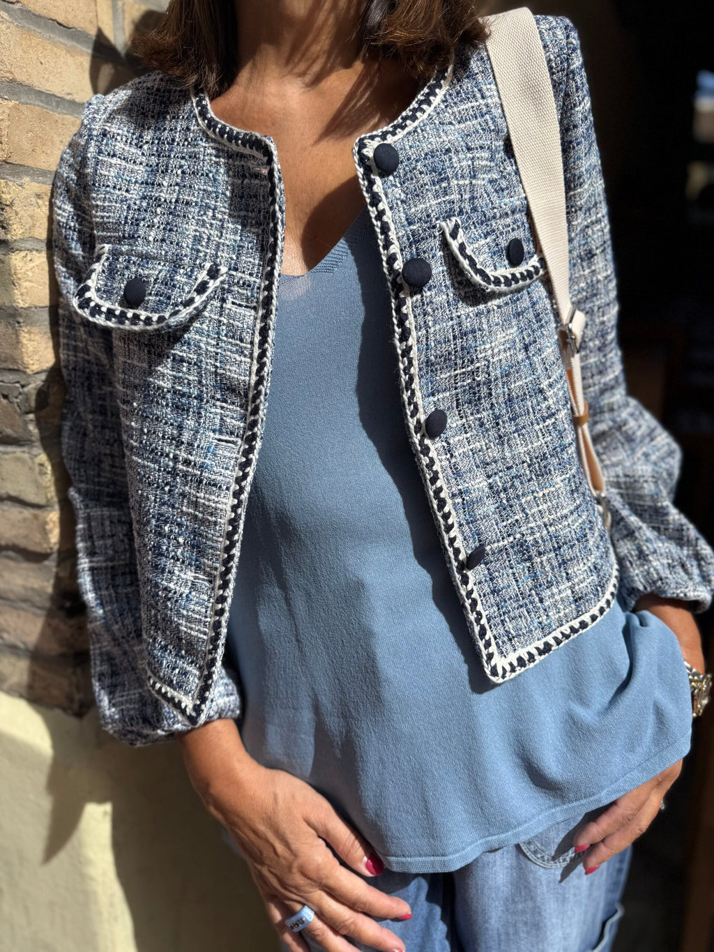 Chaqueta corta tweed tonos azules botones forrados DONDOLA