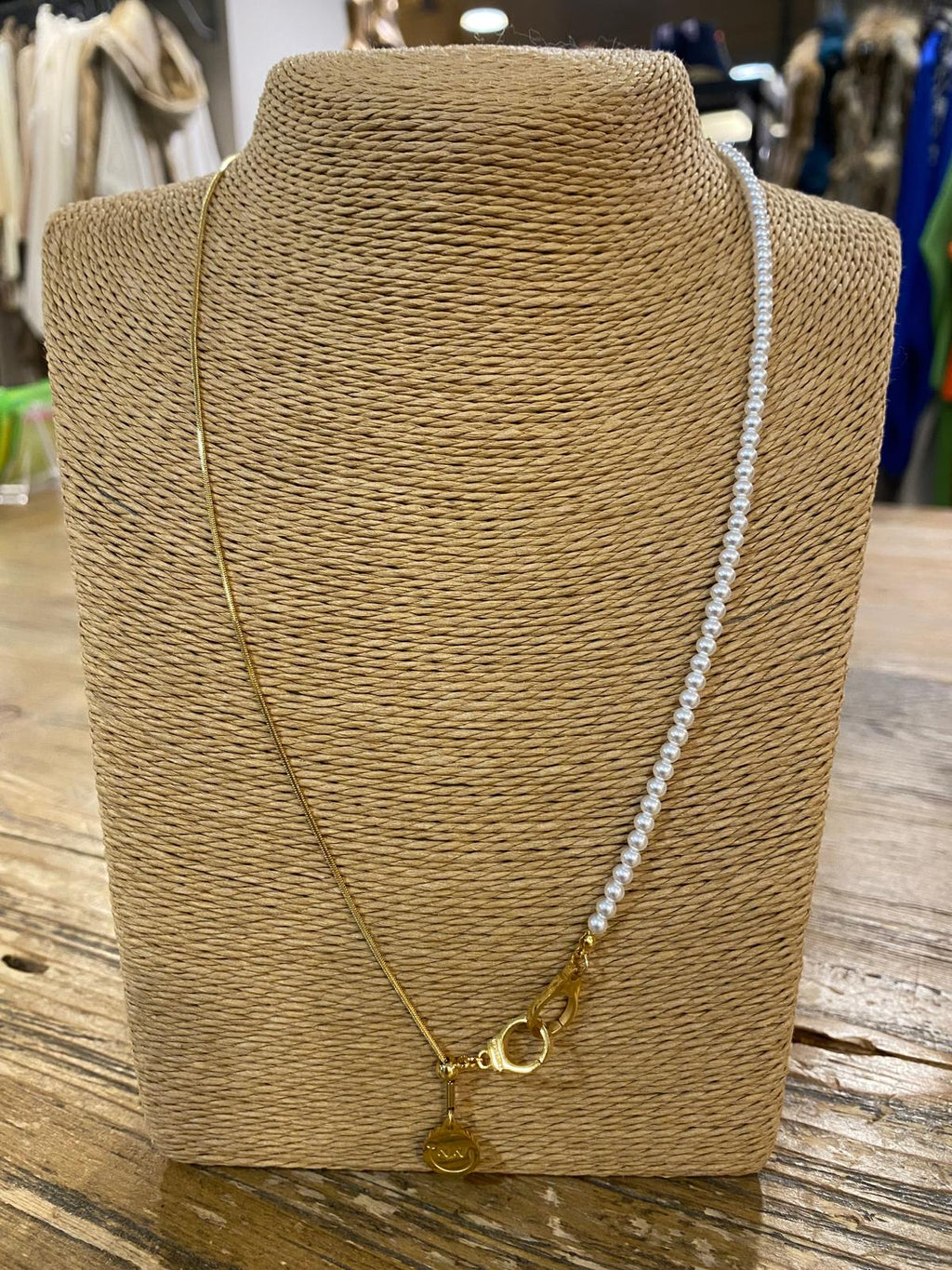 Collar combinado perlitas-cordón detalle esclavas DONDOLA