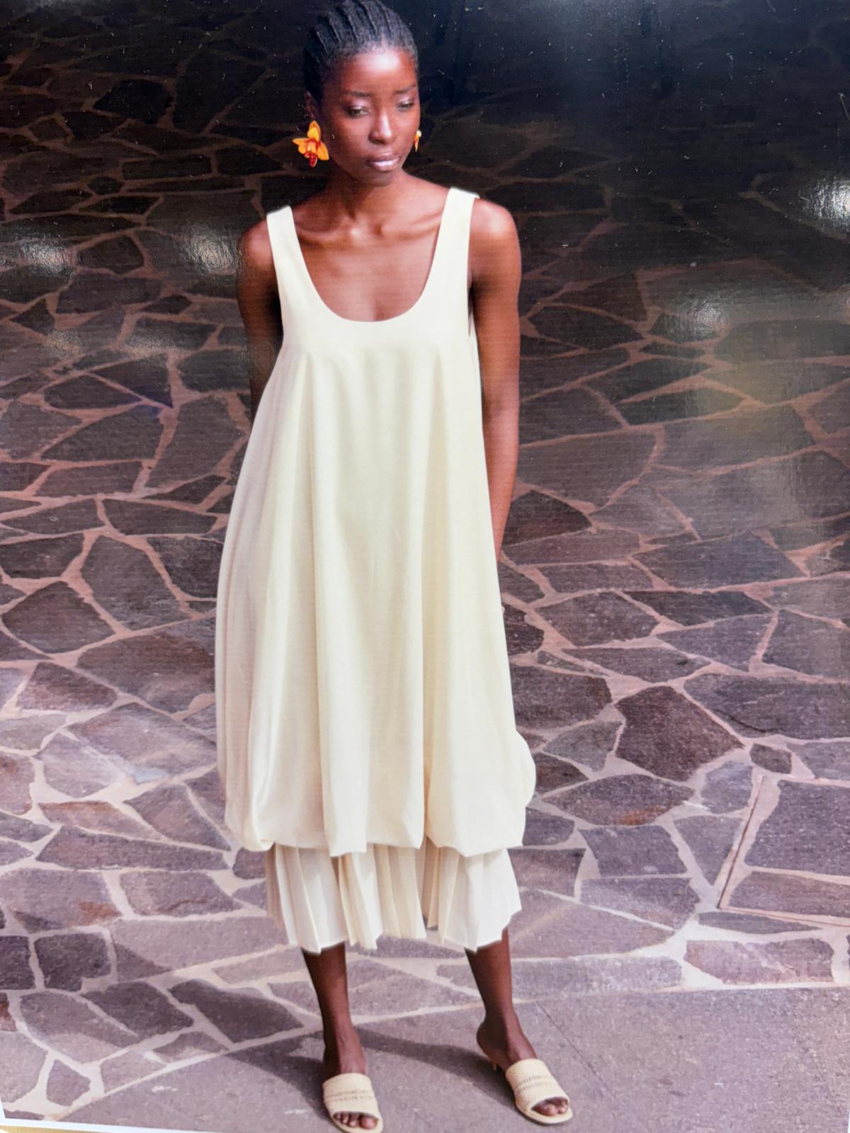 Vestido acabado efecto globo y plisado DONDOLA