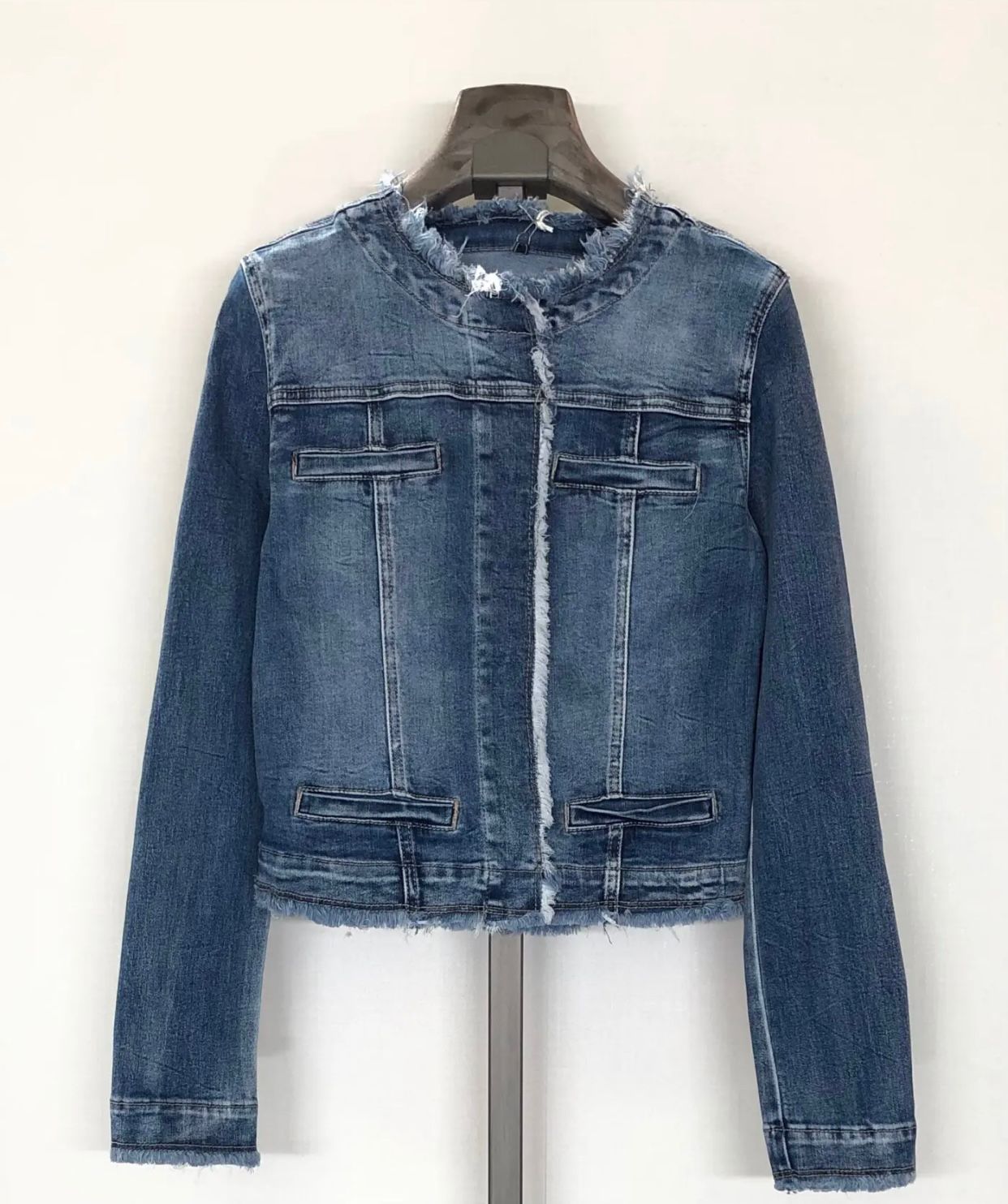 Chaqueta vaquera acabado desflecado DONDOLA