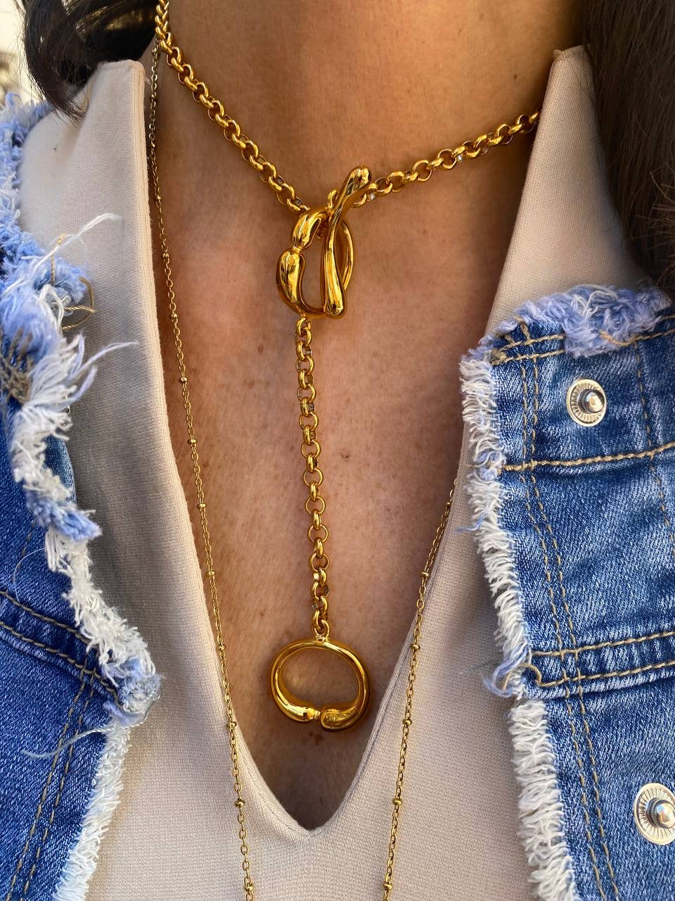 Collar dorado cruzado mediante cierre palanca DONDOLA