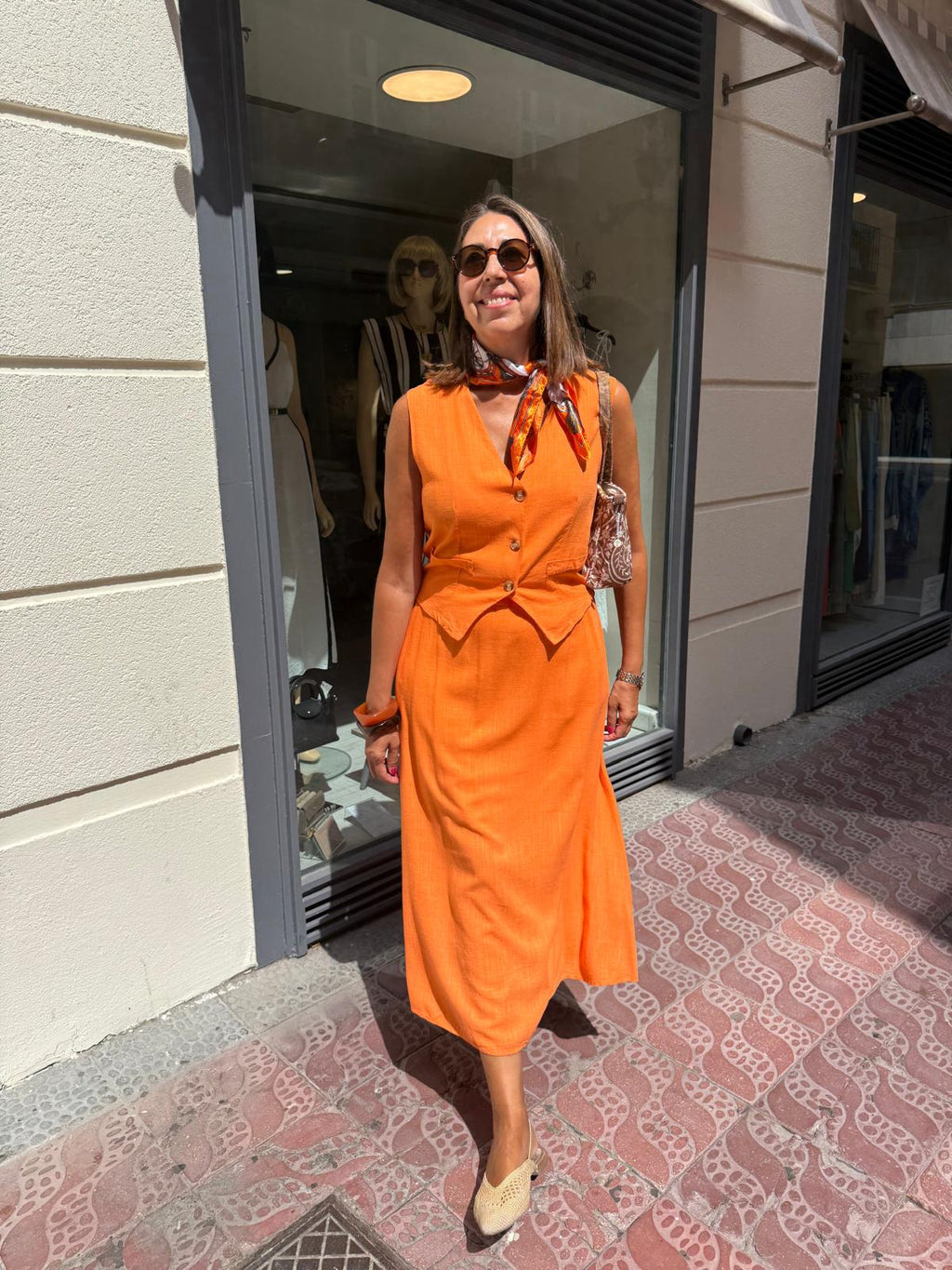 Conjunto naranja chaleco y falda con lino DONDOLA