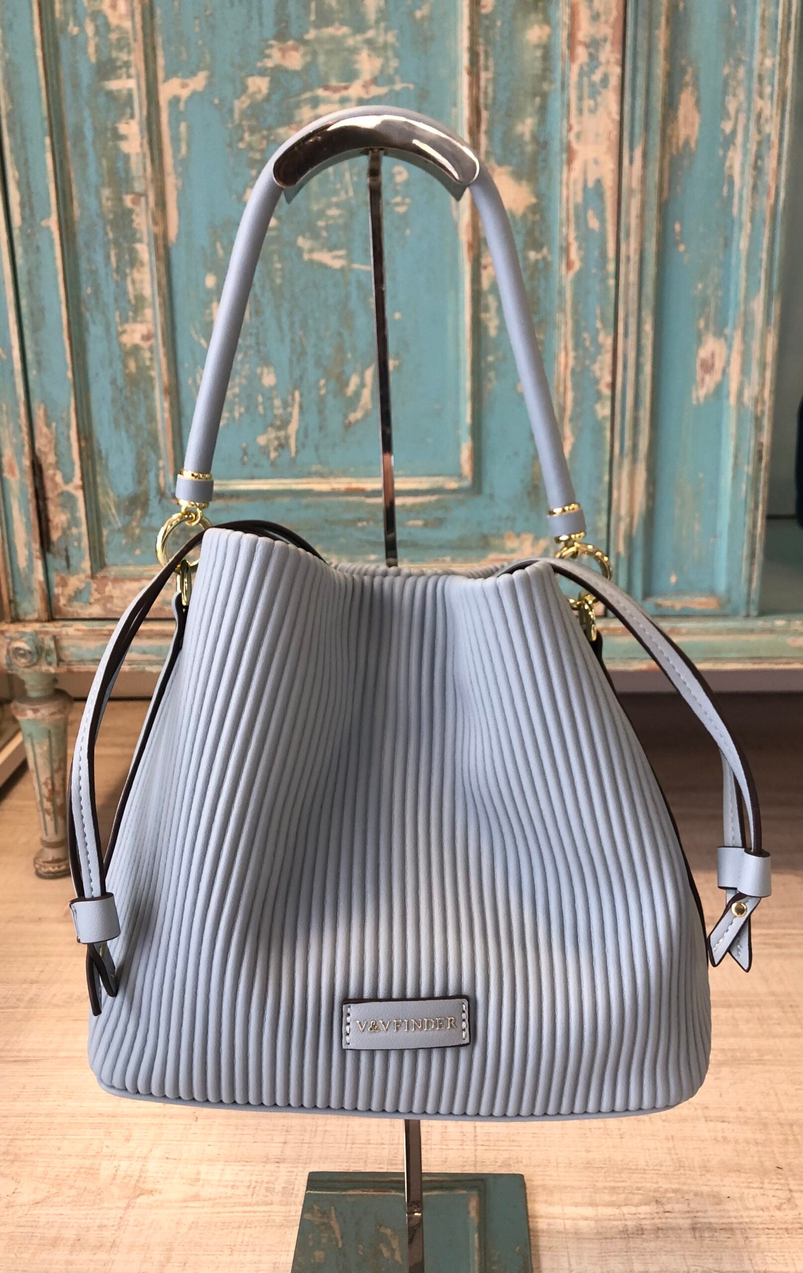 Bolso tipo saco azul claro efecto estriado DONDOLA