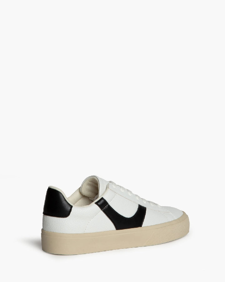 Deportiva estilo bamba detalle negro CORINA