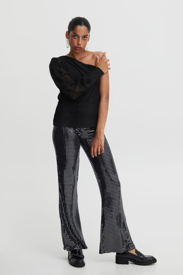Blusa negra hombro descubierto “IhMelina” ICHI