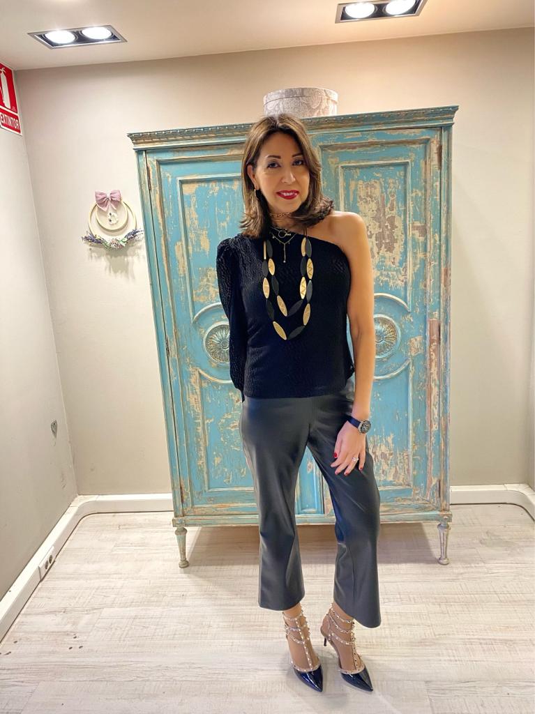 Top negro hombro descubierto “IhMelina” ICHI