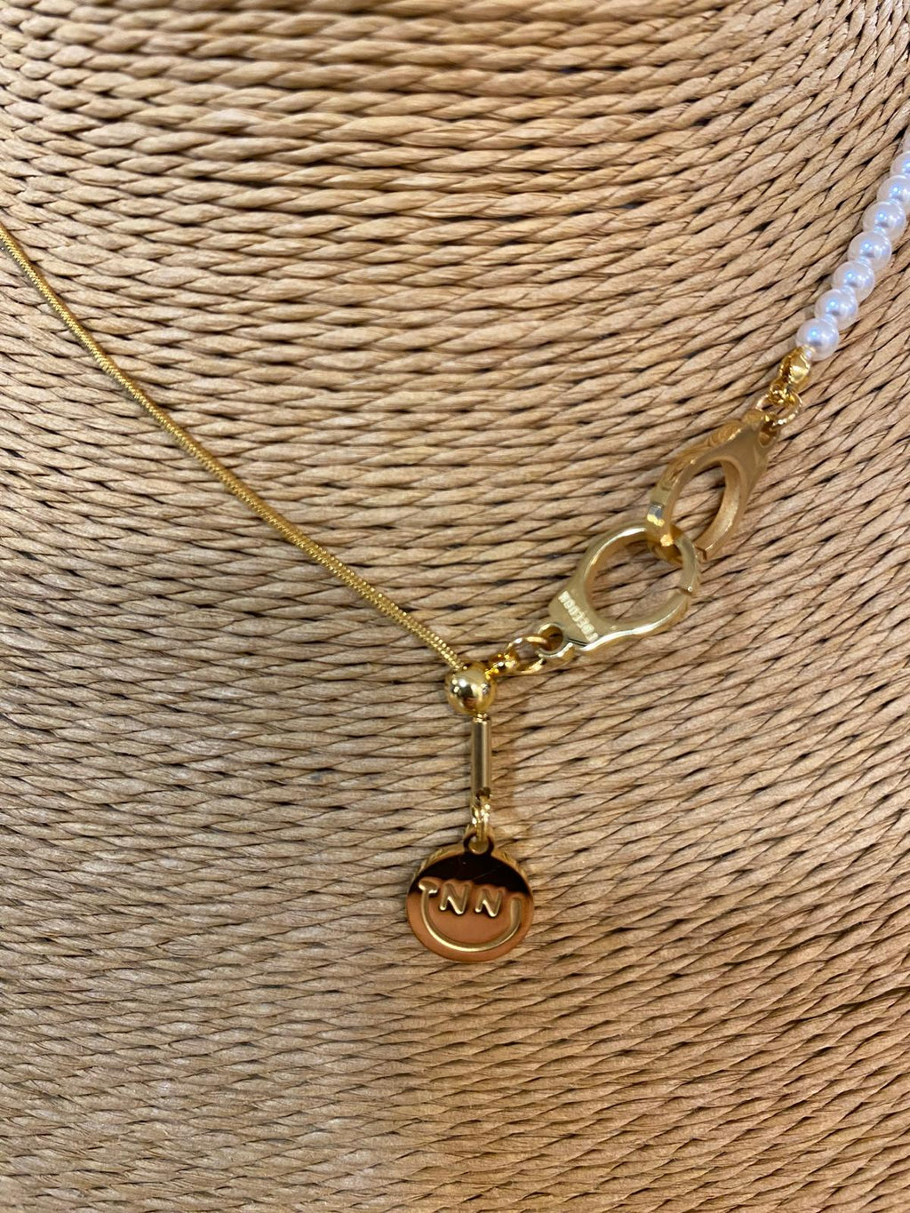 Collar combinado perlitas-cordón detalle esclavas DONDOLA