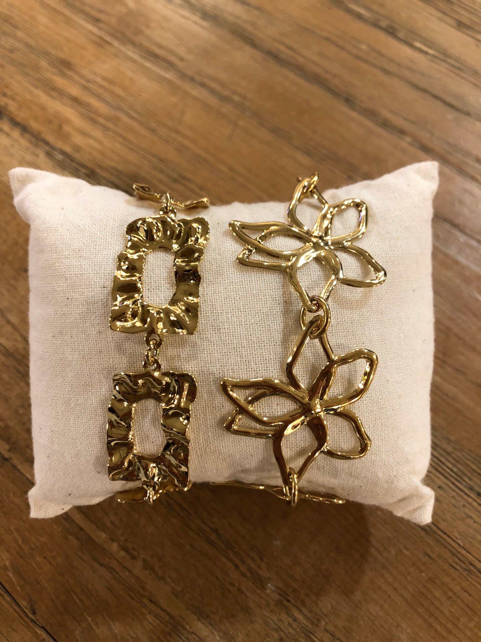 Pulsera dorada piezas acero diferentes formas DONDOLA