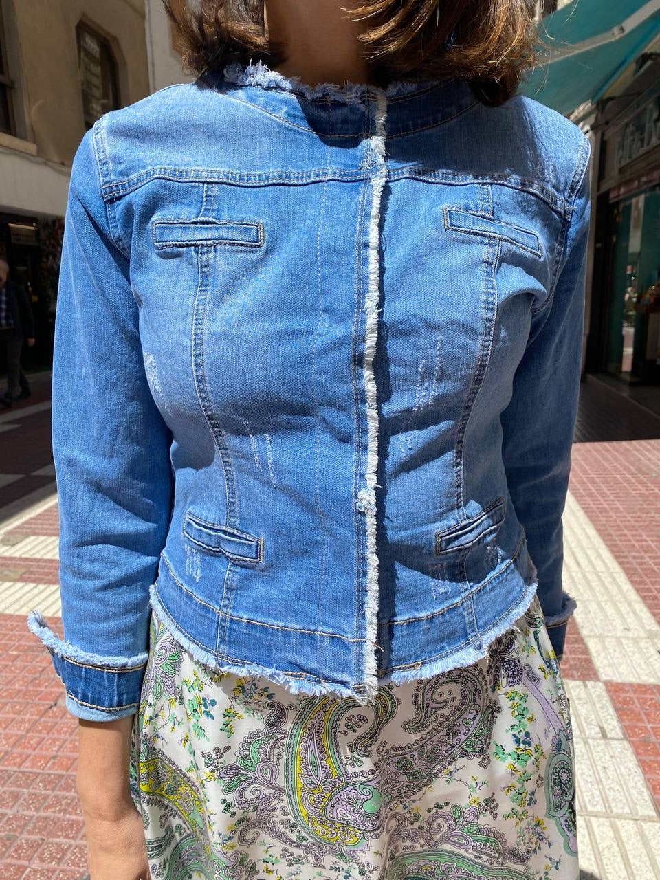 Chaqueta vaquera acabado desflecado DONDOLA