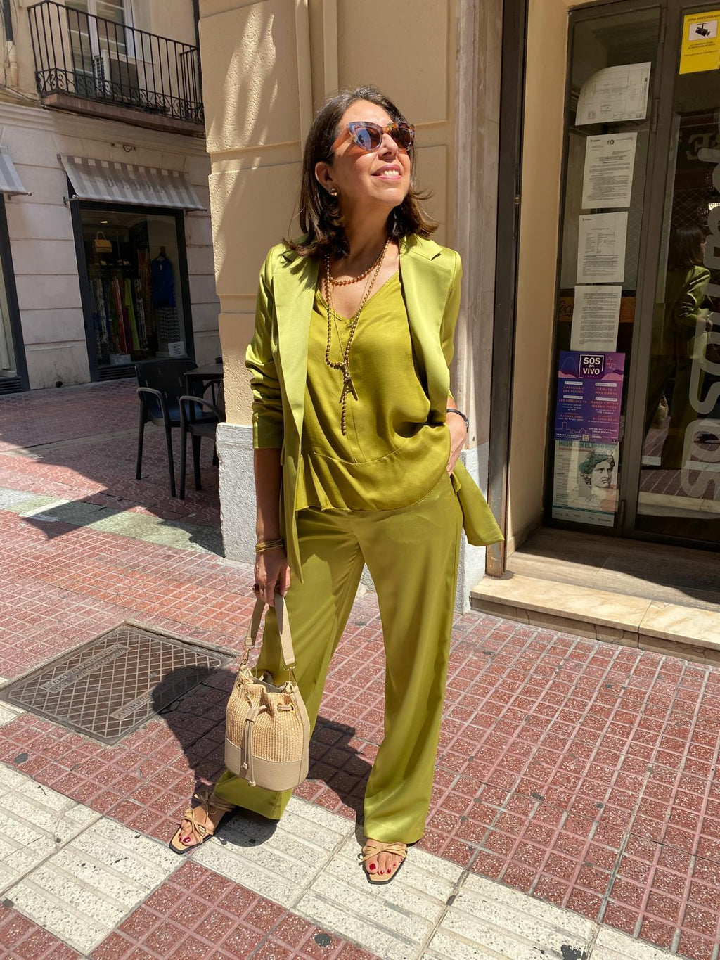 Blazer satinada verde oliva “DONDOLA”