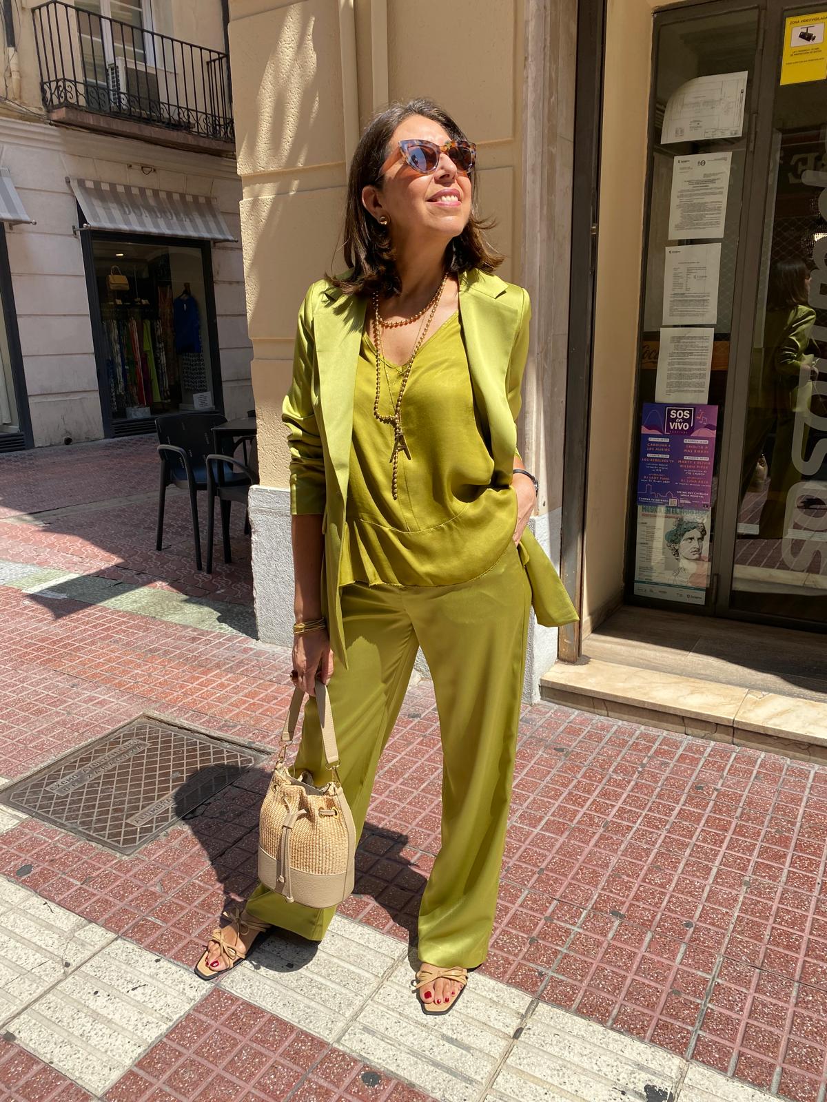 Pantalón satinado verde oliva DONDOLA