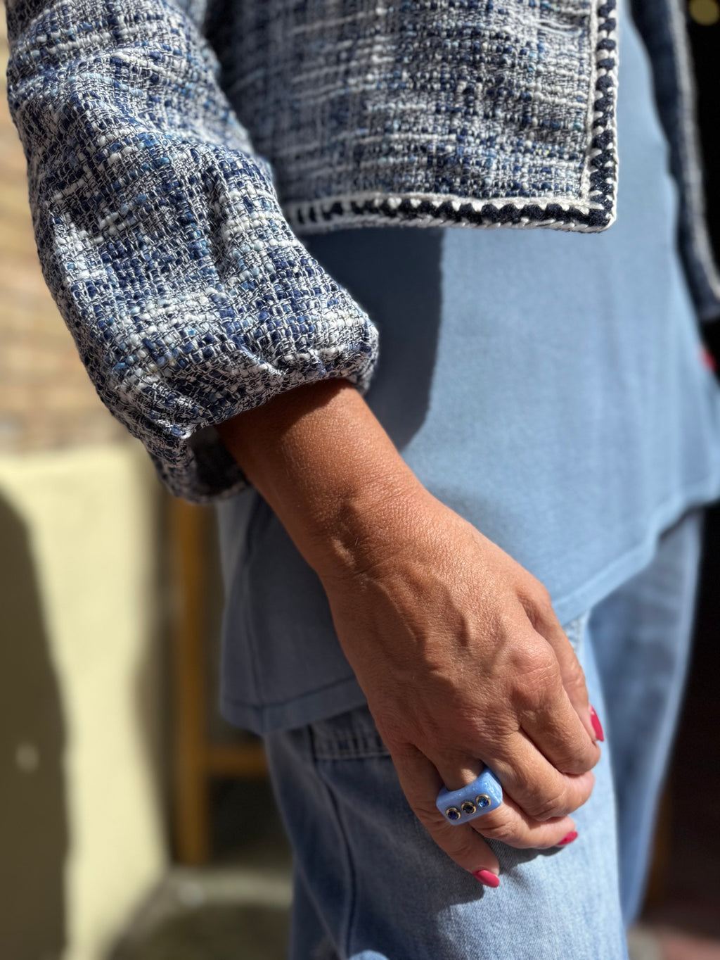 Chaqueta corta tweed tonos azules botones forrados DONDOLA