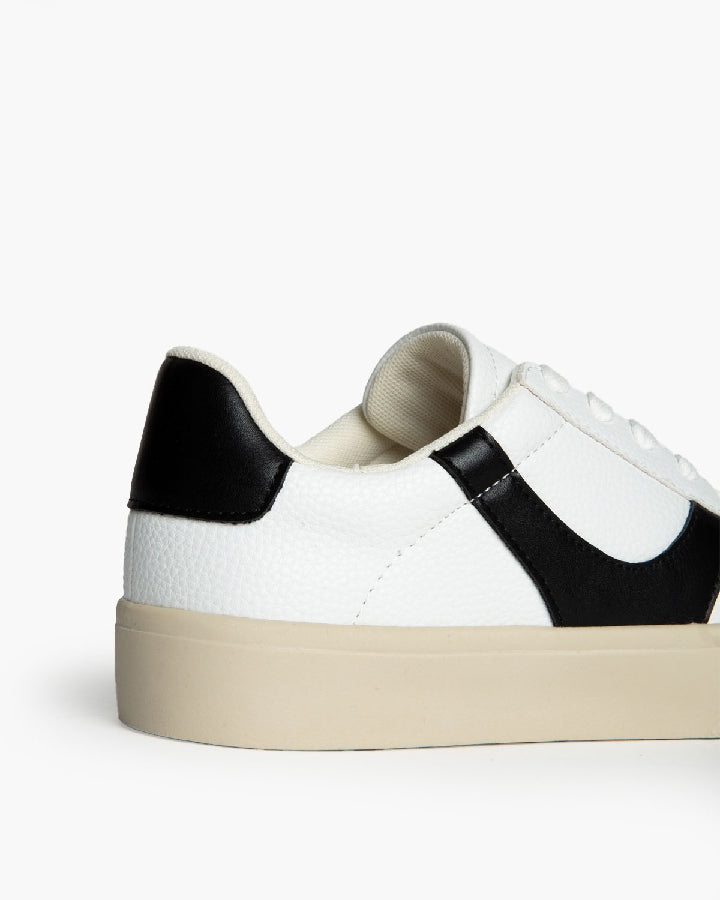 Deportiva estilo bamba detalle negro CORINA