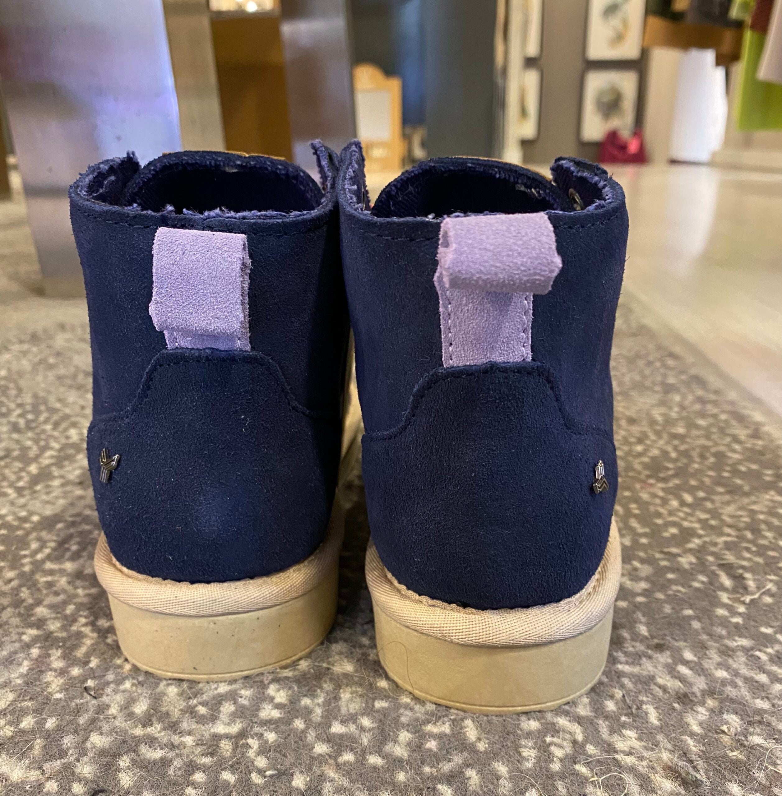 Deportiva botín piel serraje “Yumas”