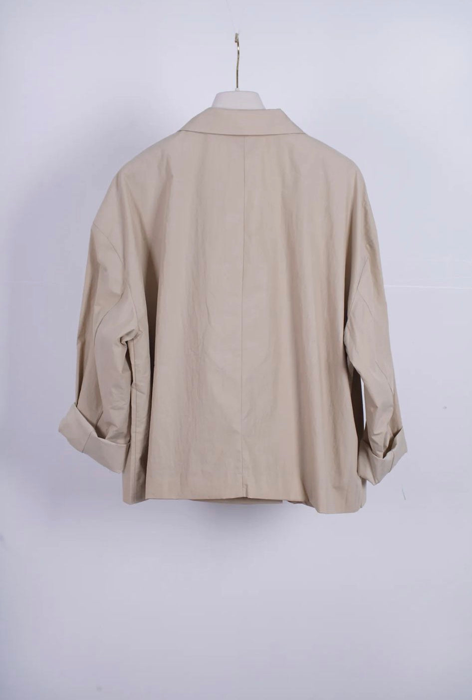 Chaqueta estilo gabardina corta con solapas DONDOLA