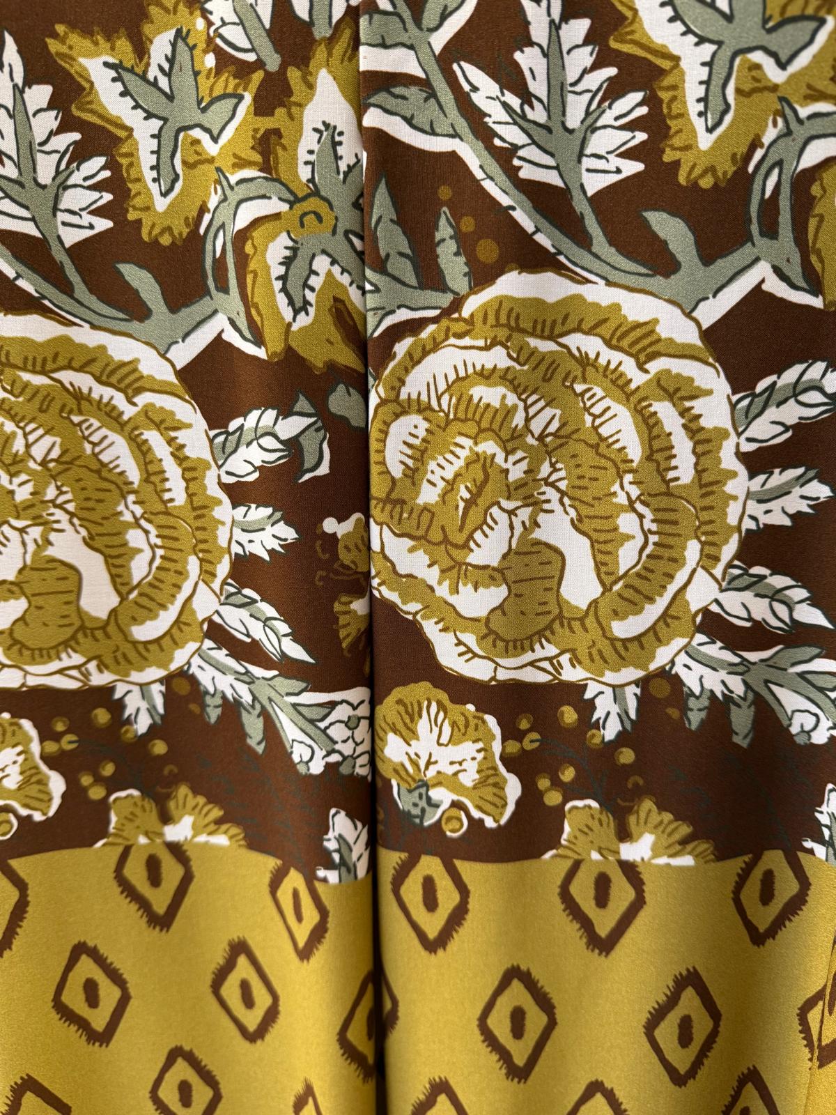 Vestido estampado verde oliva con pliegue central DONDOLA