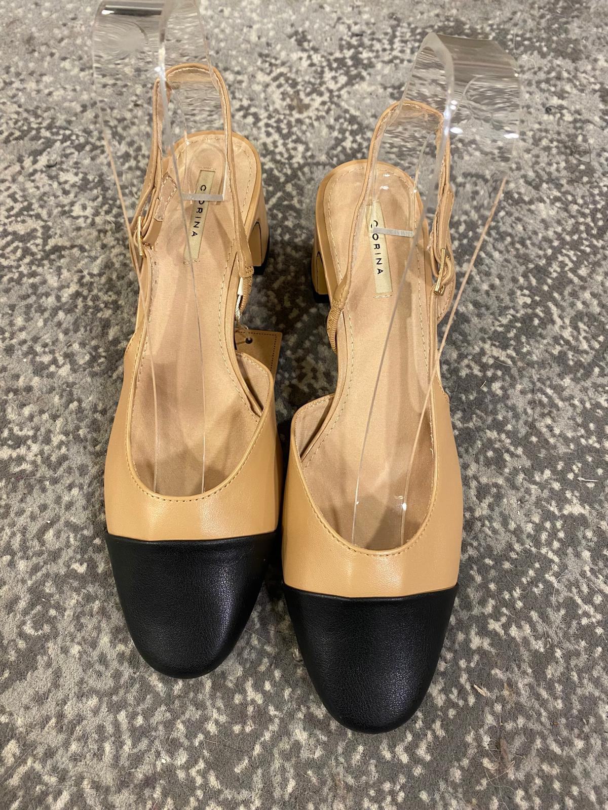 Zapato camel destalonado punta negra CORINA