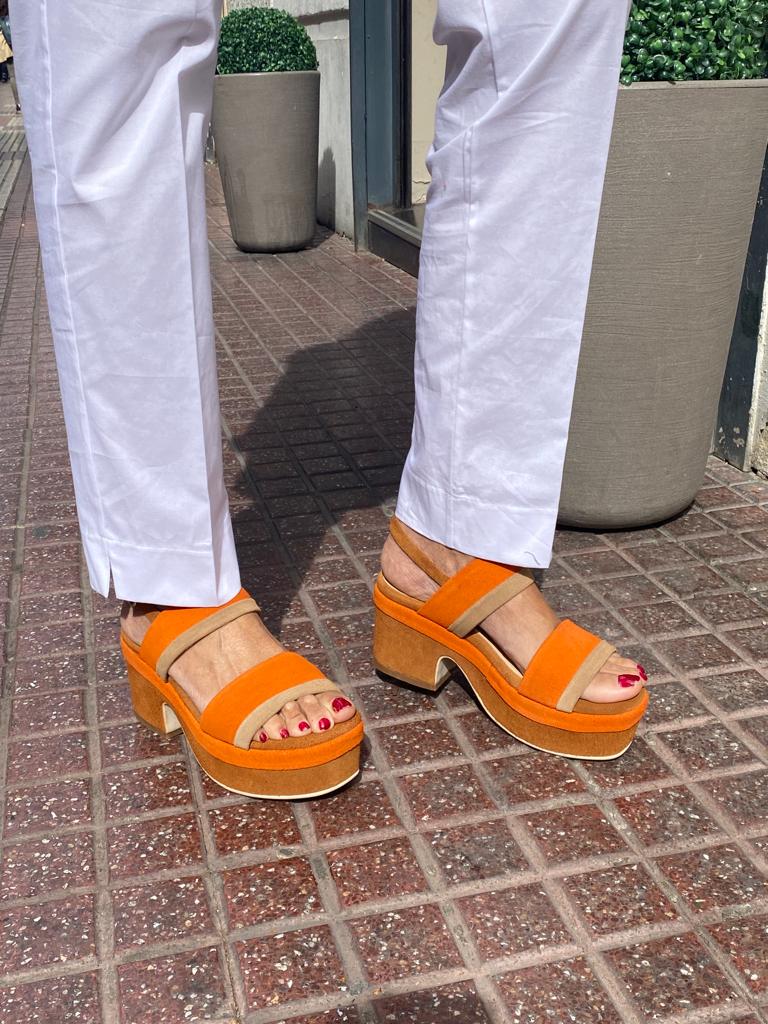 Sandalia piel plataforma combinada naranja y camel “Hobby”