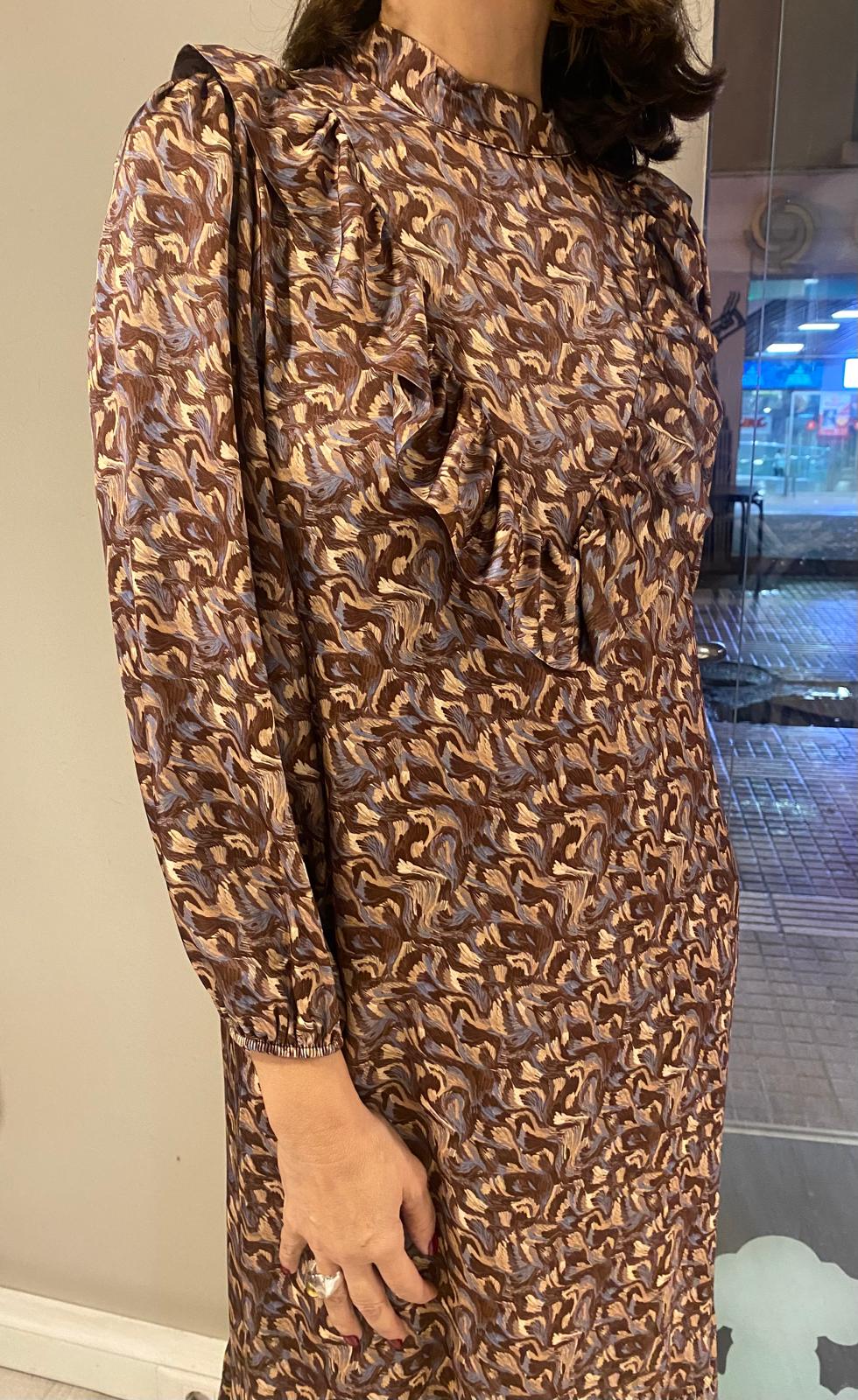 Vestido satinado tonos tierra volante frontal DONDOLA