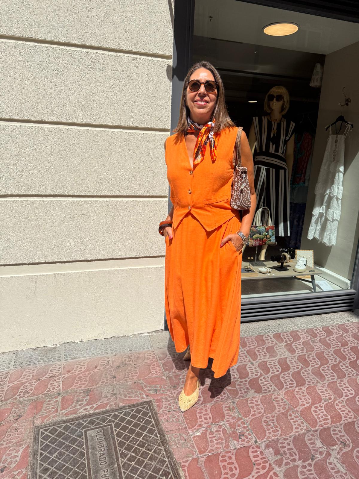 Conjunto naranja chaleco y falda con lino DONDOLA