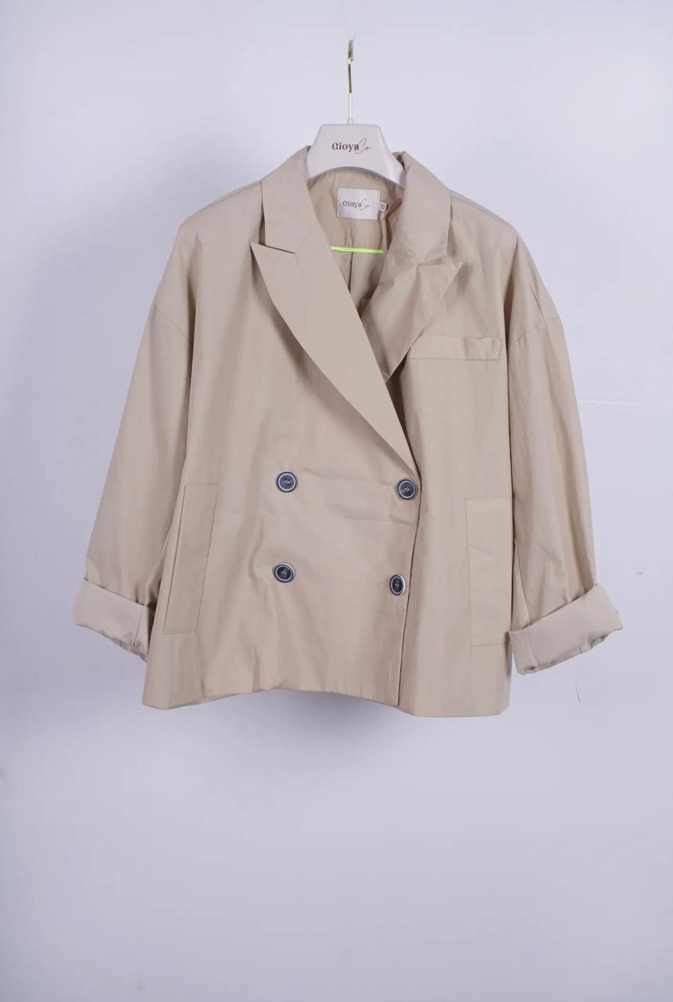 Chaqueta estilo gabardina corta con solapas DONDOLA