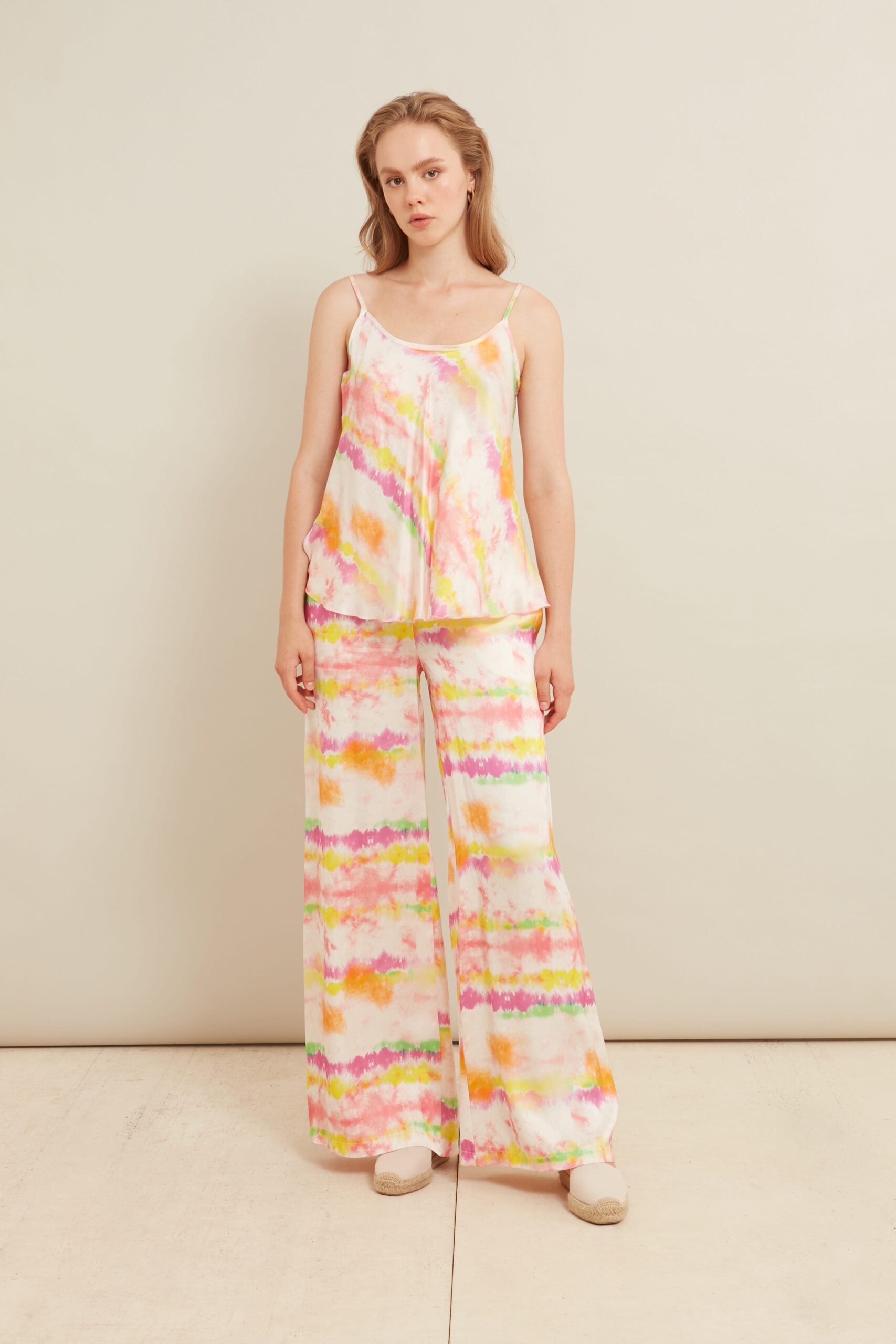 Pantalón palazzo satinado estampado tie dye multicolor "LAB COLLECTION"