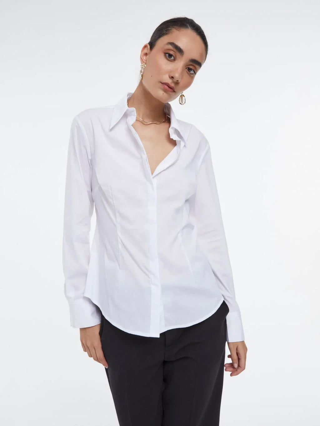 Camisa básica blanca entallada DONDOLA