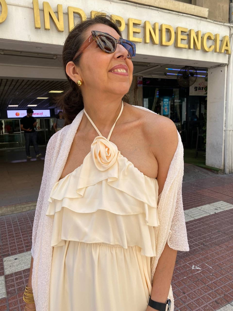 Vestido cuello halter flor y volantes DONDOLA