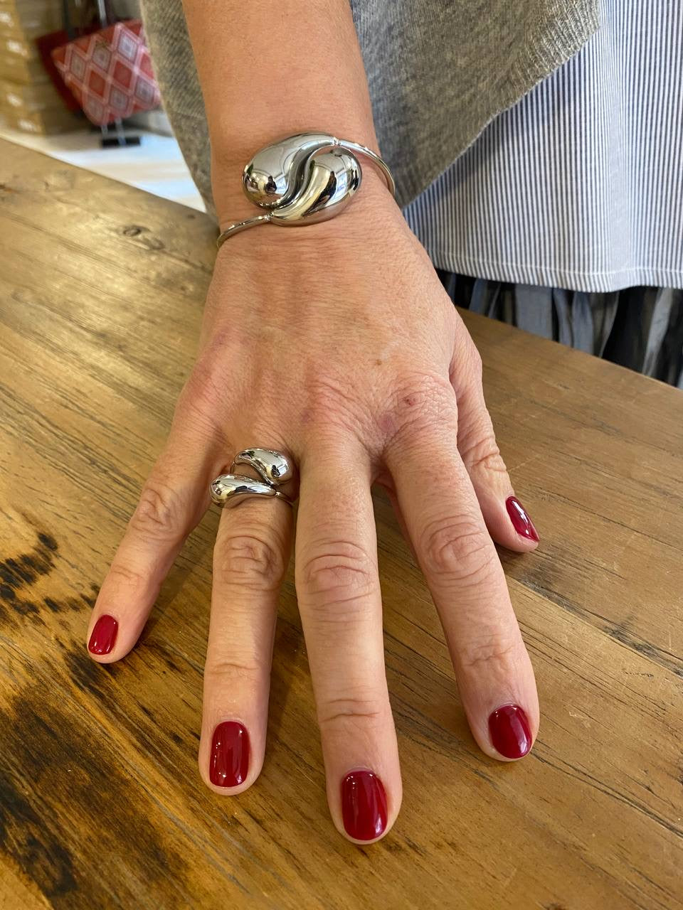 Anillo acero entrelazado gotas DONDOLA