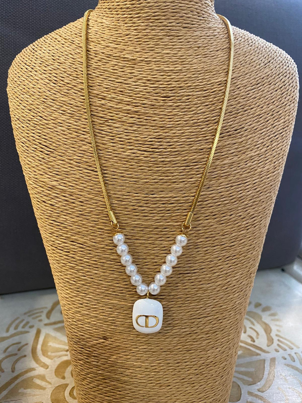 Collar CD combinado perlas pieza esmaltada DONDOLA