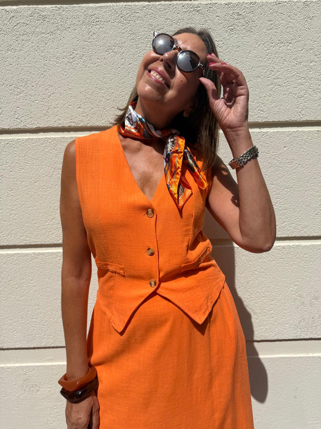 Conjunto naranja chaleco y falda con lino DONDOLA