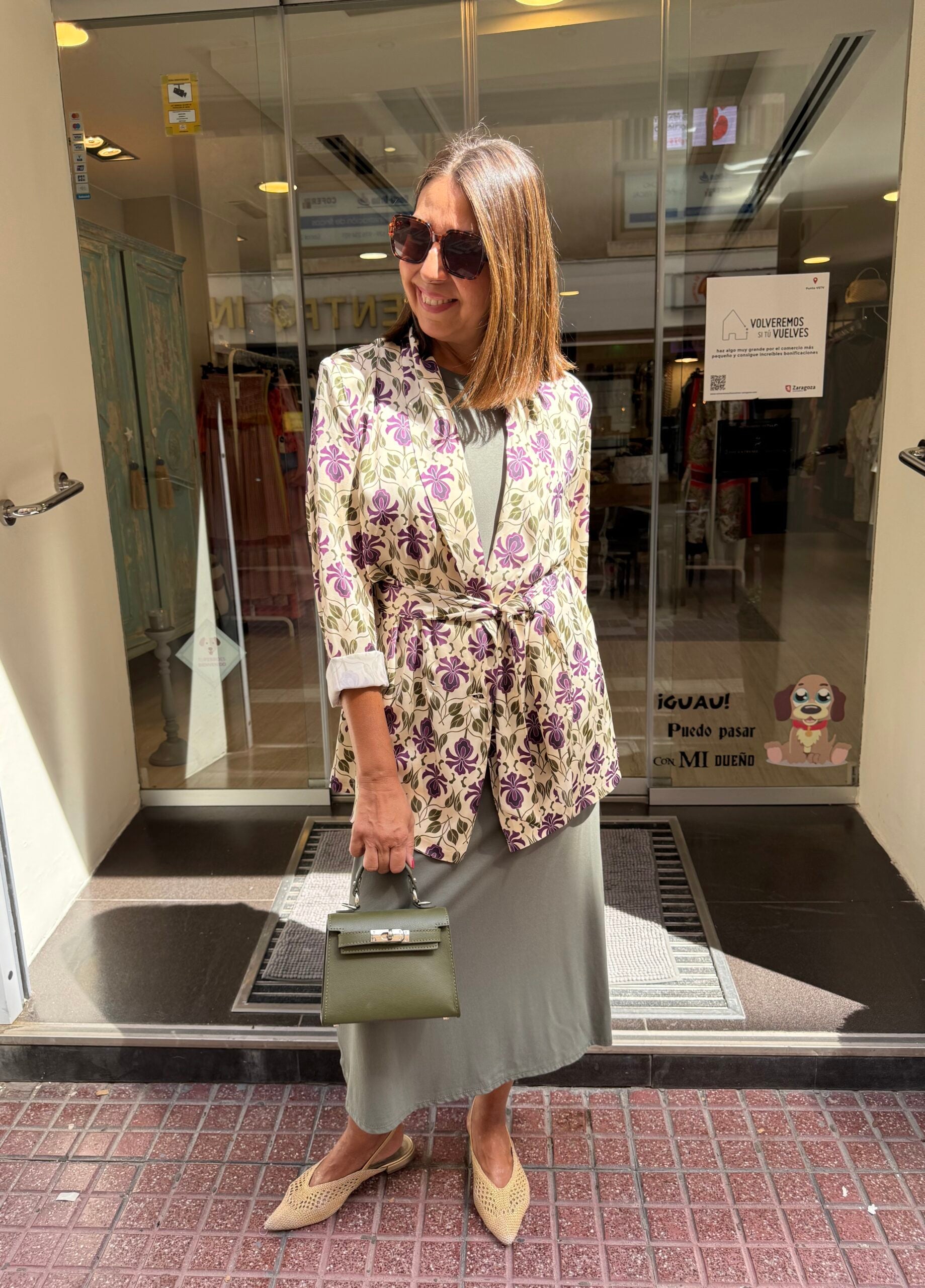 Blazer fluida satinada estampado floral doble botonadura DONDOLA